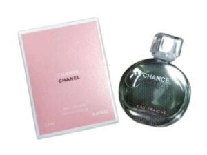 Découvrez Chance Chanel Green 7 ml, un parfum frais et élégant au format voyage. Une fragrance raffinée et lumineuse, idéale pour emporter partout une touche de féminité et de sophistication.