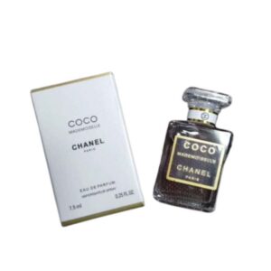 Découvrez Coco Chanel Classic 7.5 ml, un parfum élégant et intemporel au format voyage. Profitez d’une fragrance raffinée et pratique pour sublimer chaque instant de votre journée.