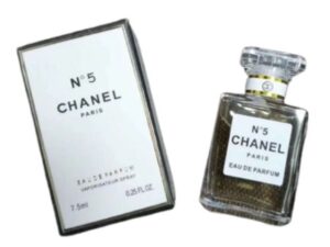 Découvrez Coco Chanel Yellow 7.5 ml, une fragrance lumineuse et élégante au format voyage. Un parfum raffiné, pratique et idéal pour sublimer votre quotidien avec une touche de sophistication.