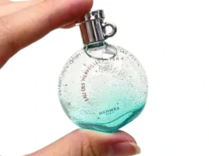 Hermès Merveilles Silver Green 5 ml miniature de parfum Hermès en flacon élégant format voyage de luxe.
