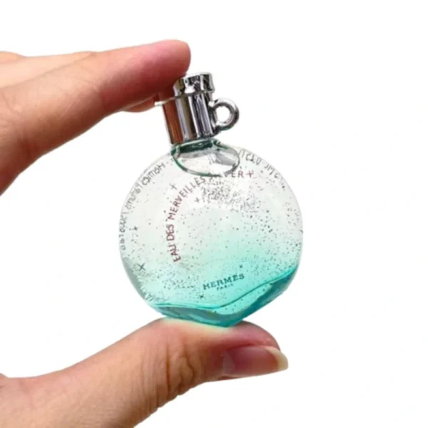 Hermès Merveilles Silver Green 5 ml miniature de parfum Hermès en flacon élégant format voyage de luxe.