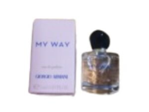 Découvrez My Way 7 ml, l'eau de parfum femme aux notes florales élégantes. Format voyage pratique, parfum longue tenue idéal pour le quotidien.