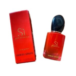 Découvrez Sì Red 7 ml, l'eau de parfum femme aux notes florales et fruitées. Format voyage pratique, sillage élégant et longue tenue pour toutes les occasions.