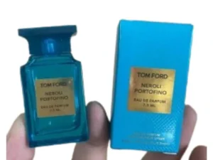Tom Ford Neroli Portofino 7.5 ml : eau de parfum mixte fraîche et élégante aux notes de néroli et agrumes. Format voyage luxueux et pratique.