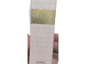 Valentino Donna 15 ml, eau de parfum femme élégante aux notes florales et sensuelles. Format voyage pratique pour profiter de votre fragrance Valentino partout.