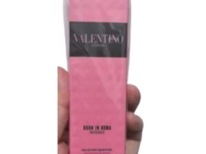 Valentino Donna Born In Roma 15 ml : eau de parfum femme florale et sensuelle. Format voyage pratique signé Valentino, idéal pour emporter partout.
