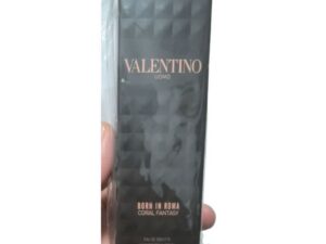 Valentino Uomo Born In Roma Coral Fantasy 15 ml : eau de toilette homme aux notes fraîches, fruitées et sensuelles. Format voyage pratique et élégant signé Valentino.
